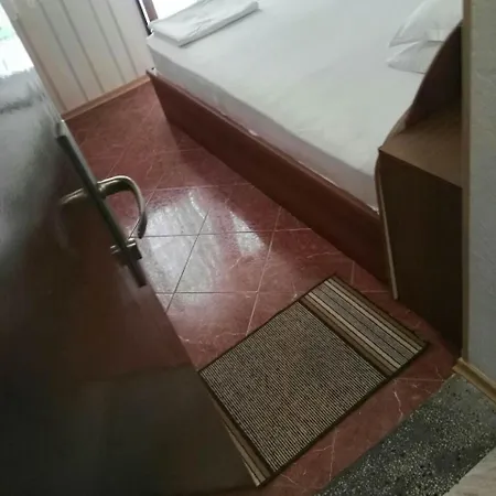 Vylchev Проживання в сім'ї Китен